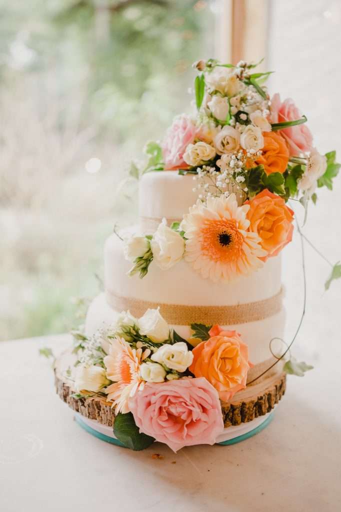 Autumnal Themed Wedding Cake - 3 Timeless Wedding Cakes You Need To See And Try