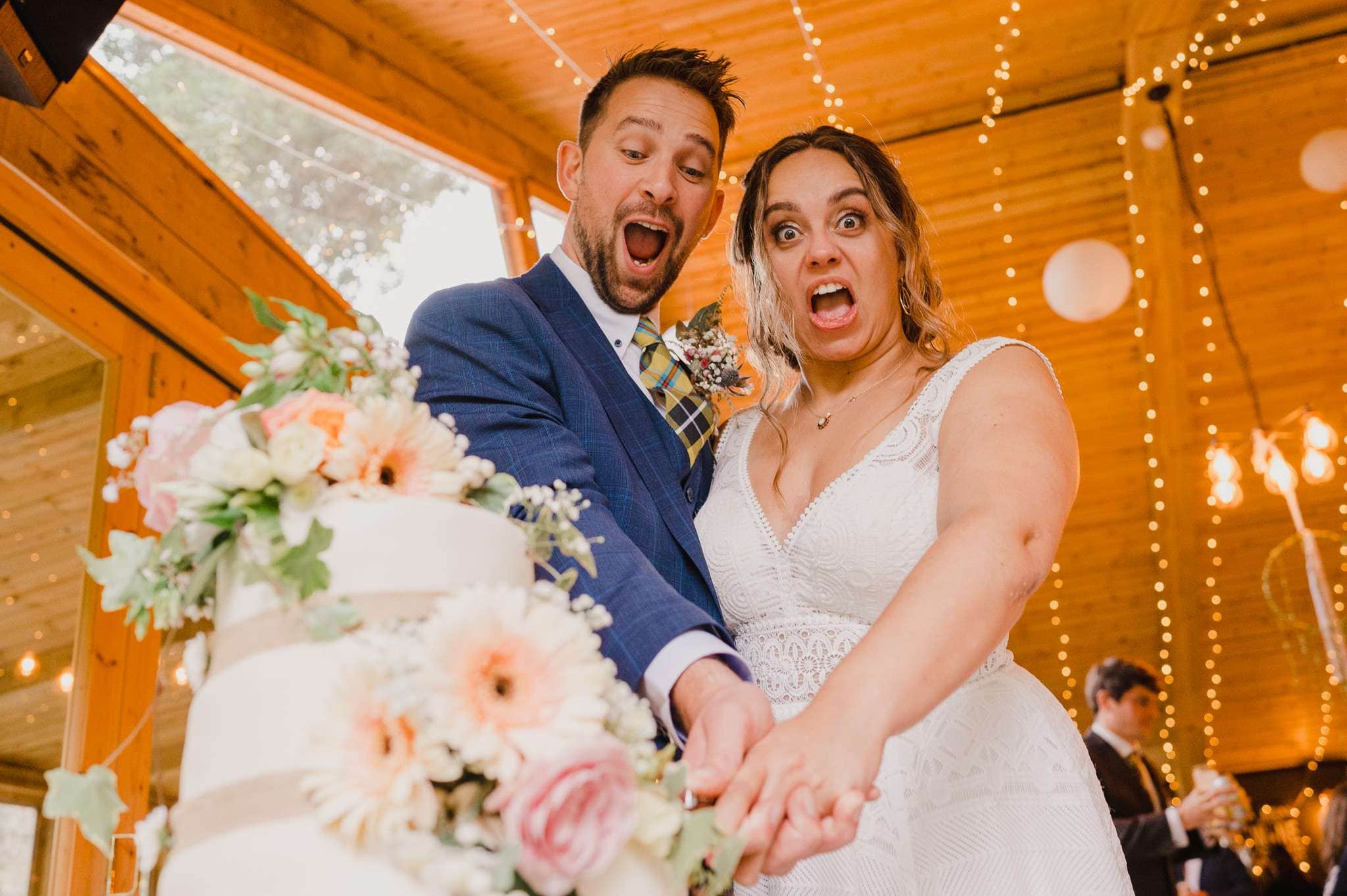 Cutting the wedding cake - 3 Timeless Wedding Cakes You Need To See And Try