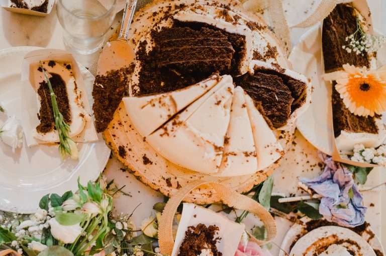 Wedding cake sliced up - 3 Timeless Wedding Cakes You Need To See And Try