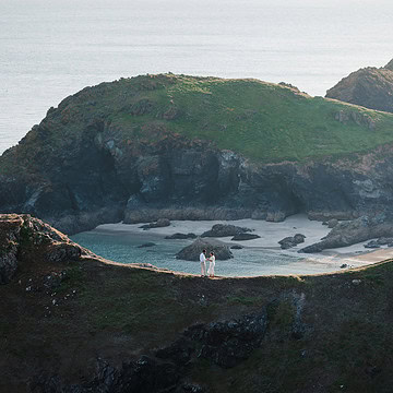 Celebrating the happy couples engagement at Kynance Cove, Cornwall - Engagement Shoot - The Ultimate Guide