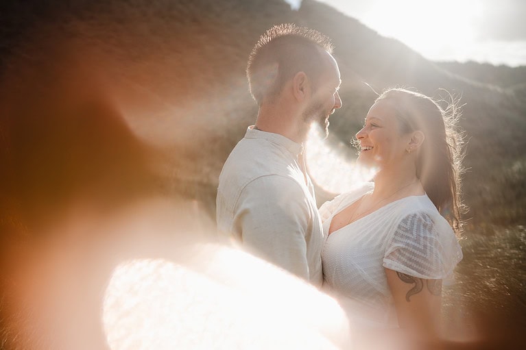 Why not create magic with your wedding photos? Using a ring, you can create a stunning golden glow like this one
