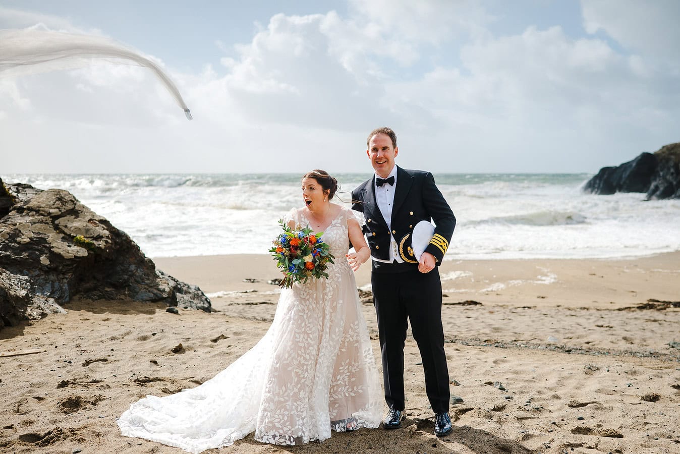 The bride loses her veil during her Mullion wedding